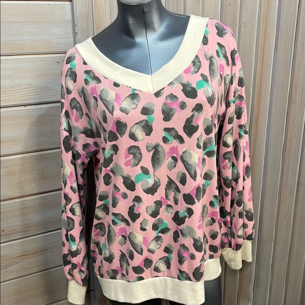 Pink and Gray V-Neck Sweater with Leopard Print